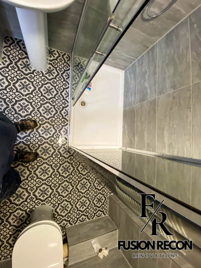Victorian-style bathroom with full-height tiling and patterned floor – Dulwich SE21