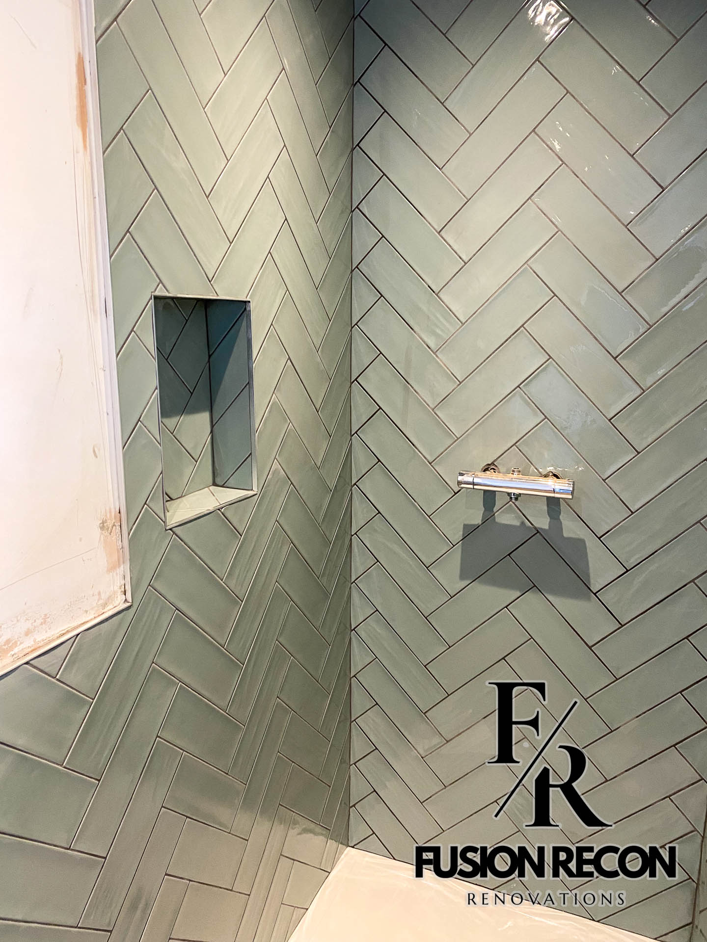 Walk-in shower with wood-effect flooring in a modern bathroom – Fulham SW6